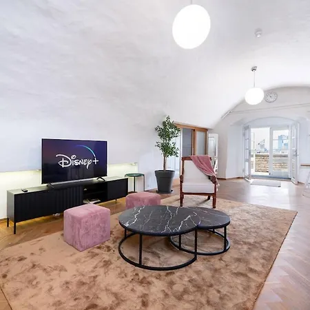 View To The Old Town Tallinn, 2br, 2-bath Apartman